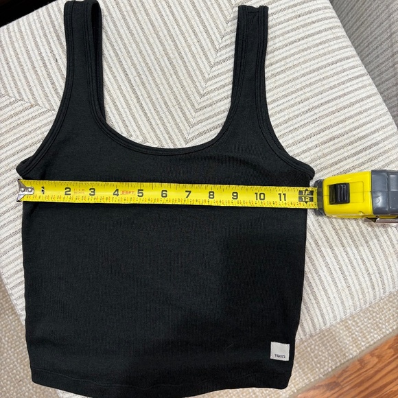 Vuori Halo Essential Tank in Black Heather- XS - Picture 4 of 5